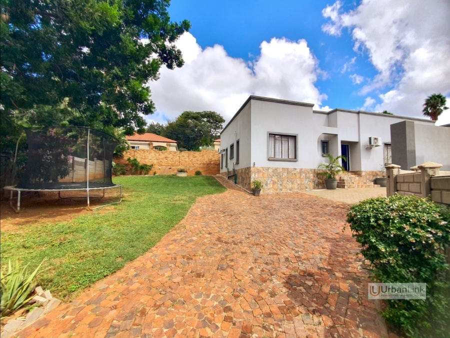 3 Bedroom Property for Sale in Safari Gardens North West